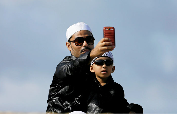 به‌ وێنه‌.. موسڵمانانى جيهان جه‌ژن پيرۆز ده‌كه‌ن